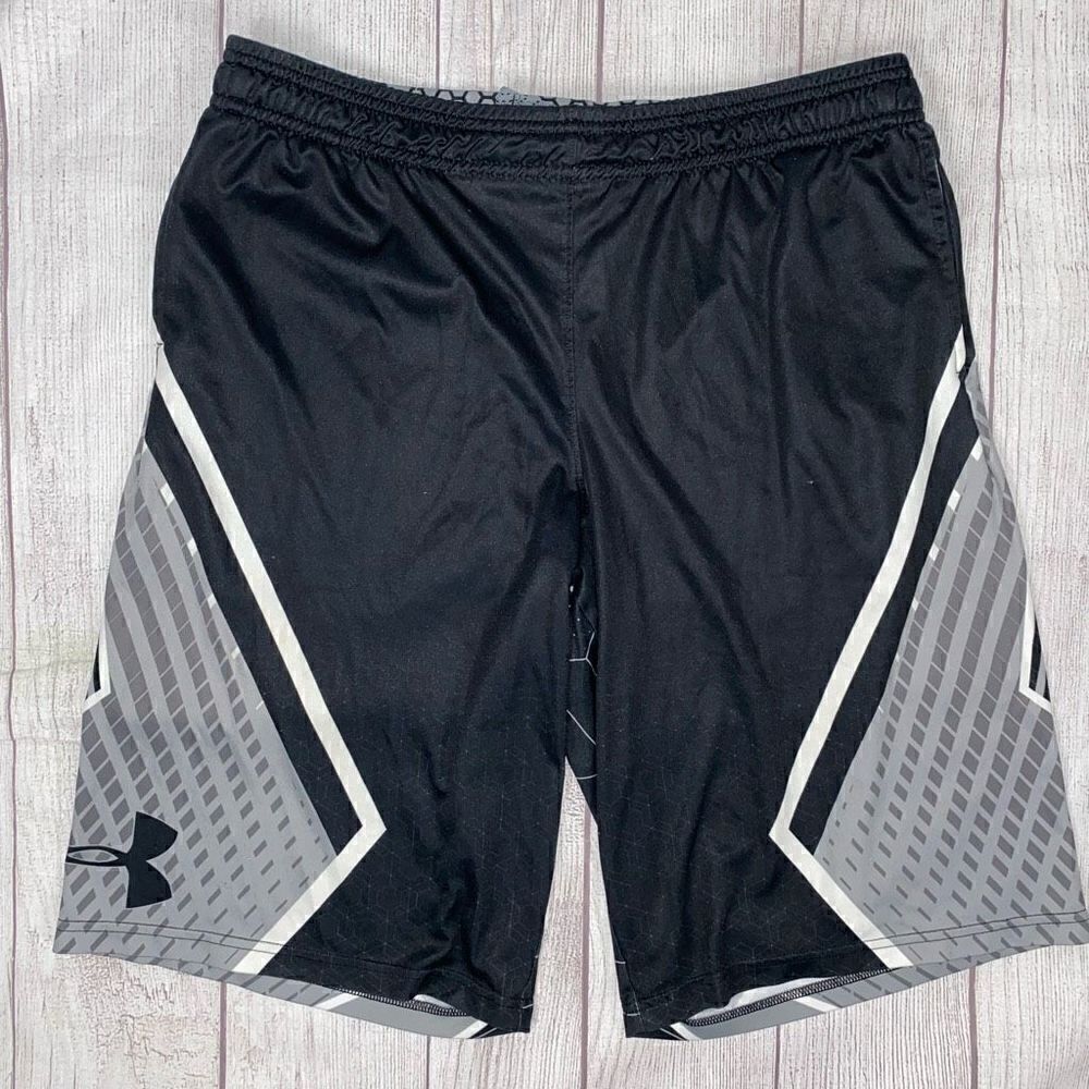 Under Armour youth XL loose fit pull on graphic print athletic shorts B&W